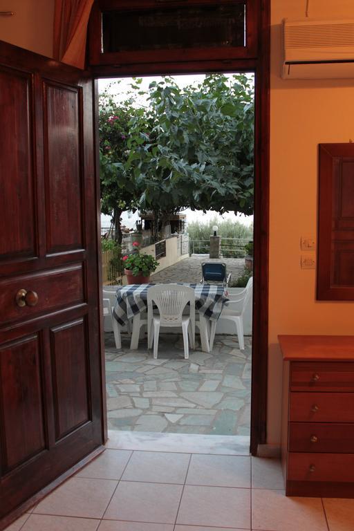 Ballas Apartments Agia Efimia Habitación foto